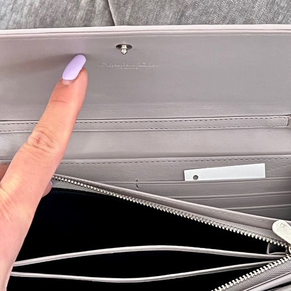 Dior wallet on Chain - Picture 9 of 12